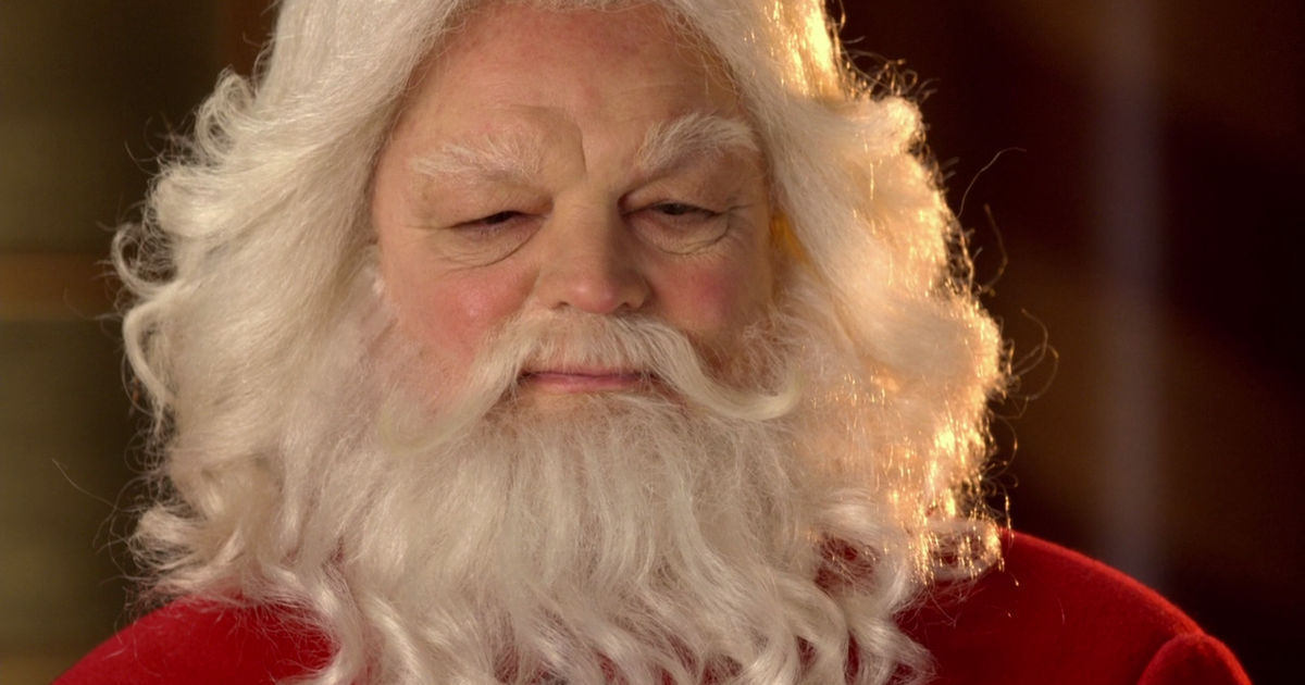 25 Days of Christmas - 15 Reasons Why Being A Christmas Elf Is The Best Job Ever - 1001