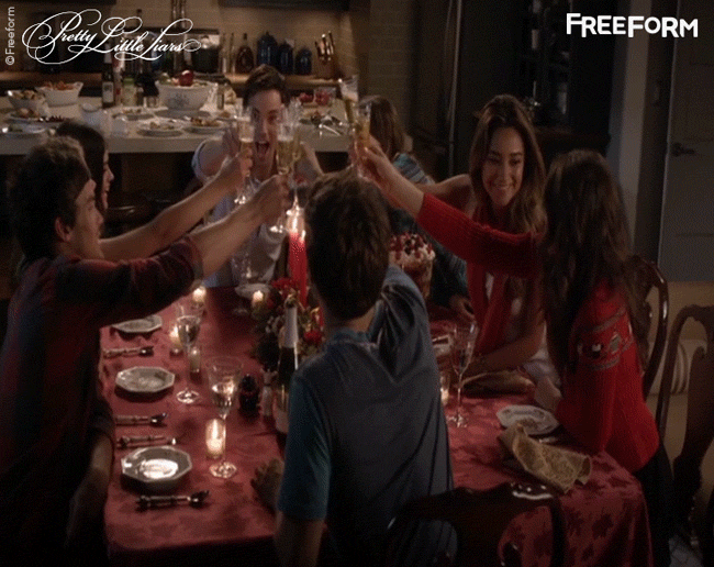 25 Days of Christmas - Now That's A Gesture: 15 Times The PLL Characters Were Absolute Holiday Heroes! - 1015