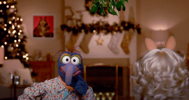 25 Days of Christmas - See What Happens When Miss Piggy Gets Caught Under The Mistletoe! - 1005