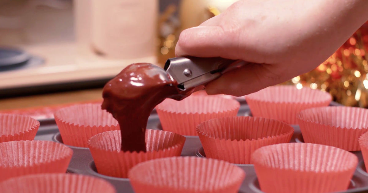 25 Days of Christmas - We Just Can't Get Enough Of These Santa Hat Red Velvet Cupcakes! Check Them Out Now! - 1008