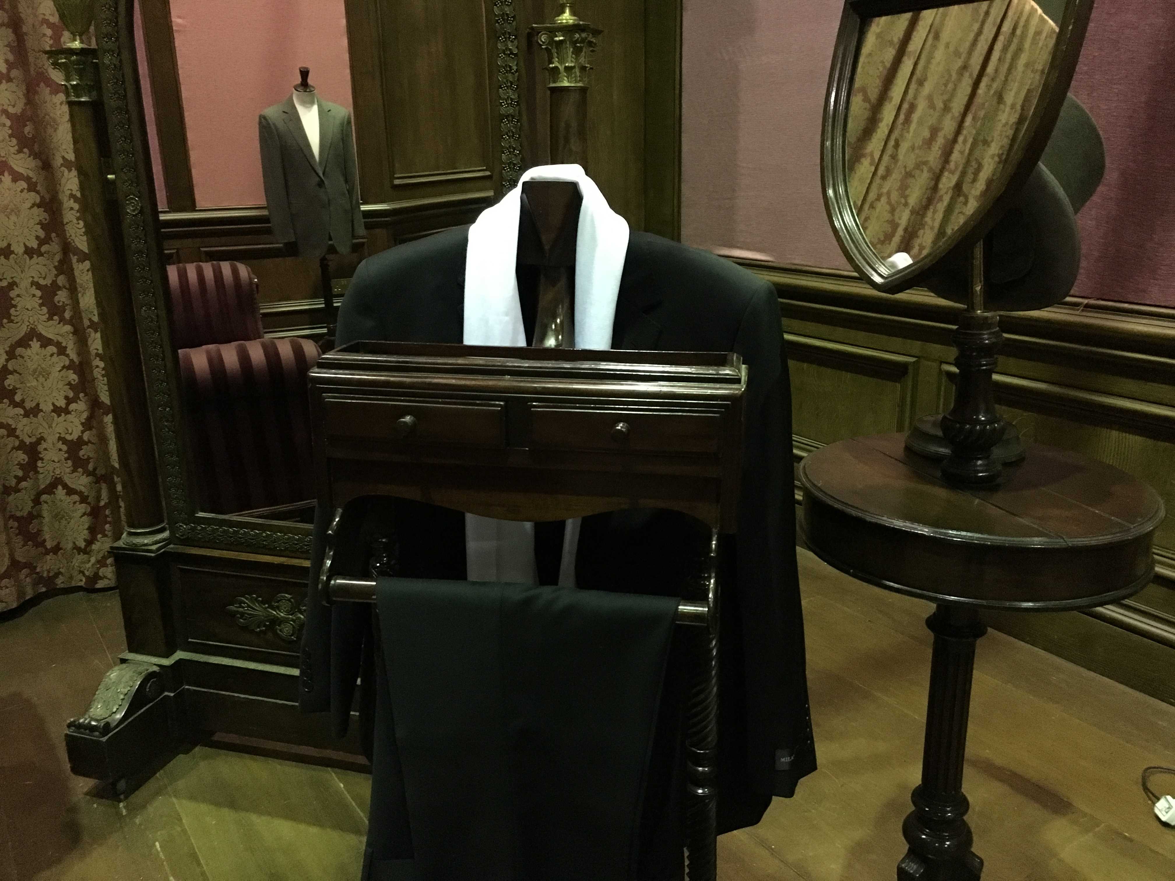 Guilt - Go Behind Closed Doors At Buckingham Palace With This Behind The Scenes Set Tour! - 1006