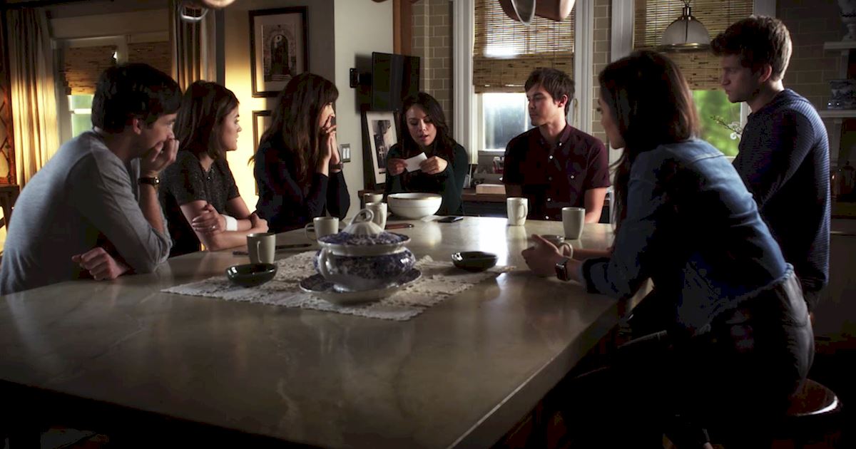 Pretty Little Liars - 10 Times The Liars Were The Best Detective Team - 1002