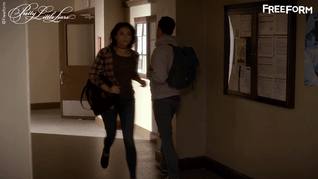 Pretty Little Liars - 11 Life Struggles That Are Way Too Real For Makeup Addicts! - 1009
