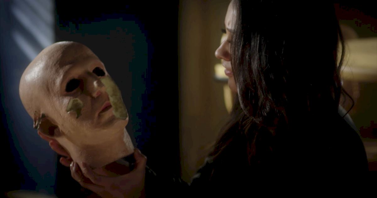 Pretty Little Liars - 16 Things You Might Have Missed From Episode 5! - 1009
