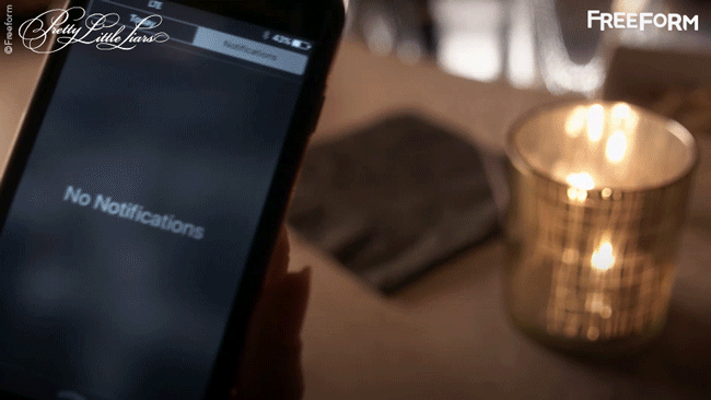 Pretty Little Liars - 13 Signs You're Totally Obsessed With Your Cell Phone! - 1014