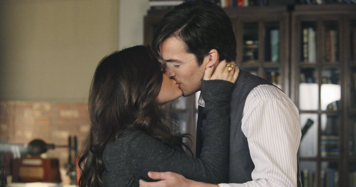 Pretty Little Liars - How Did 'A' Know Everything About The Liars In Season 1?! - 1006
