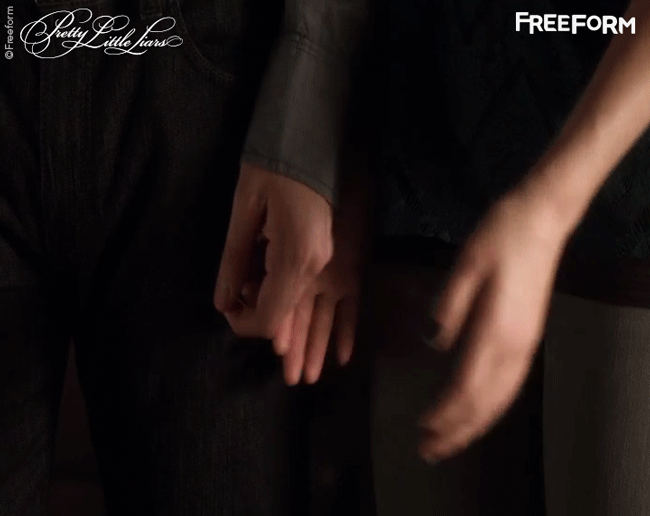 Pretty Little Liars - Who Wants To Relive The Most Intense Moment Of Ezria's History?! - 1011