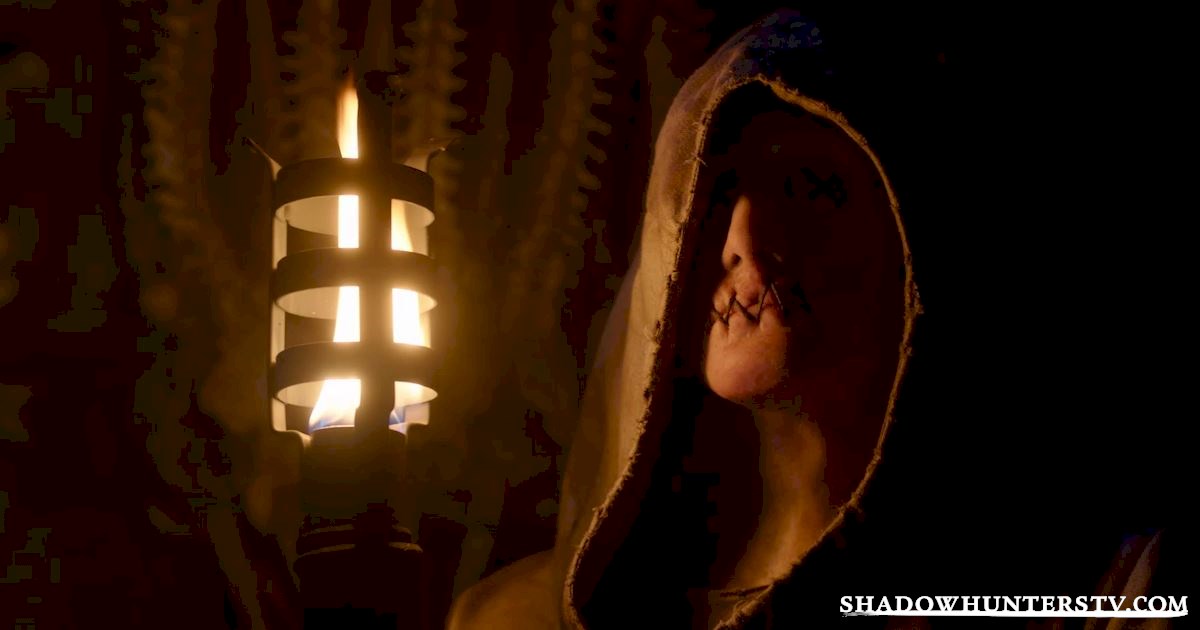 Shadowhunters - Episode 102: "The Descent Into Hell Isn't Easy" Official Recap - 1017