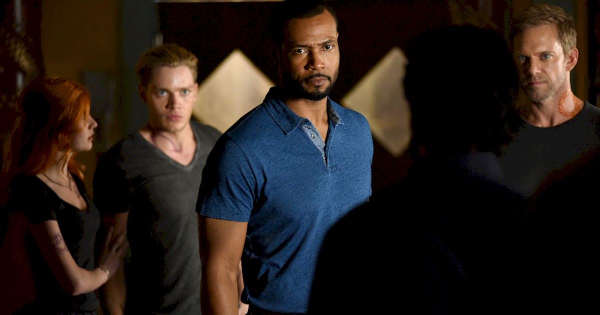 Shadowhunters - Photo Call! Behind-the-Scenes on Blood Calls To Blood! - 1007
