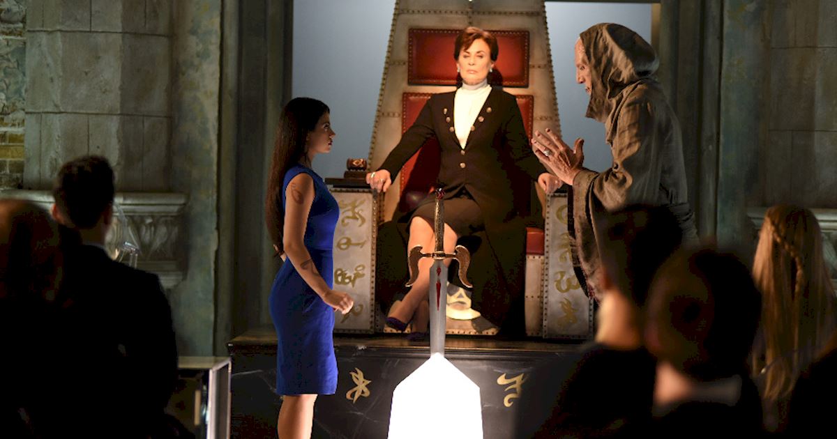 Shadowhunters - Photo Call! Behind-the-Scenes on Blood Calls To Blood! - 1017