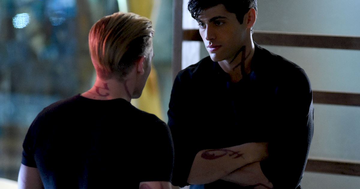Shadowhunters - Photo Call! Behind-the-Scenes on Blood Calls To Blood! - 1023