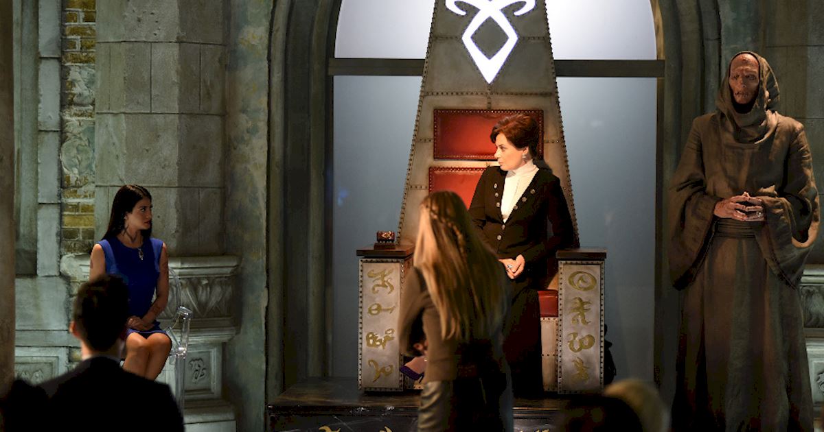 Shadowhunters - Photo Call! Behind-the-Scenes on Blood Calls To Blood! - 1018
