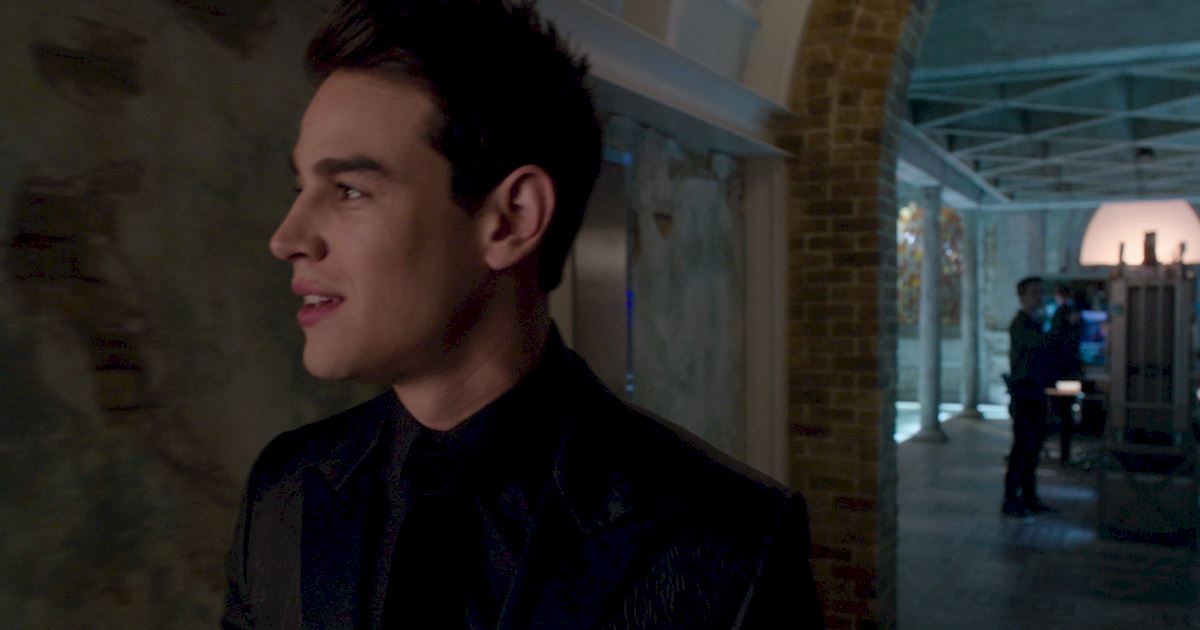 Shadowhunters - Exclusive Finale Sneak Peak: Clace Are Fighting And They Need Simon's Help! - 1010