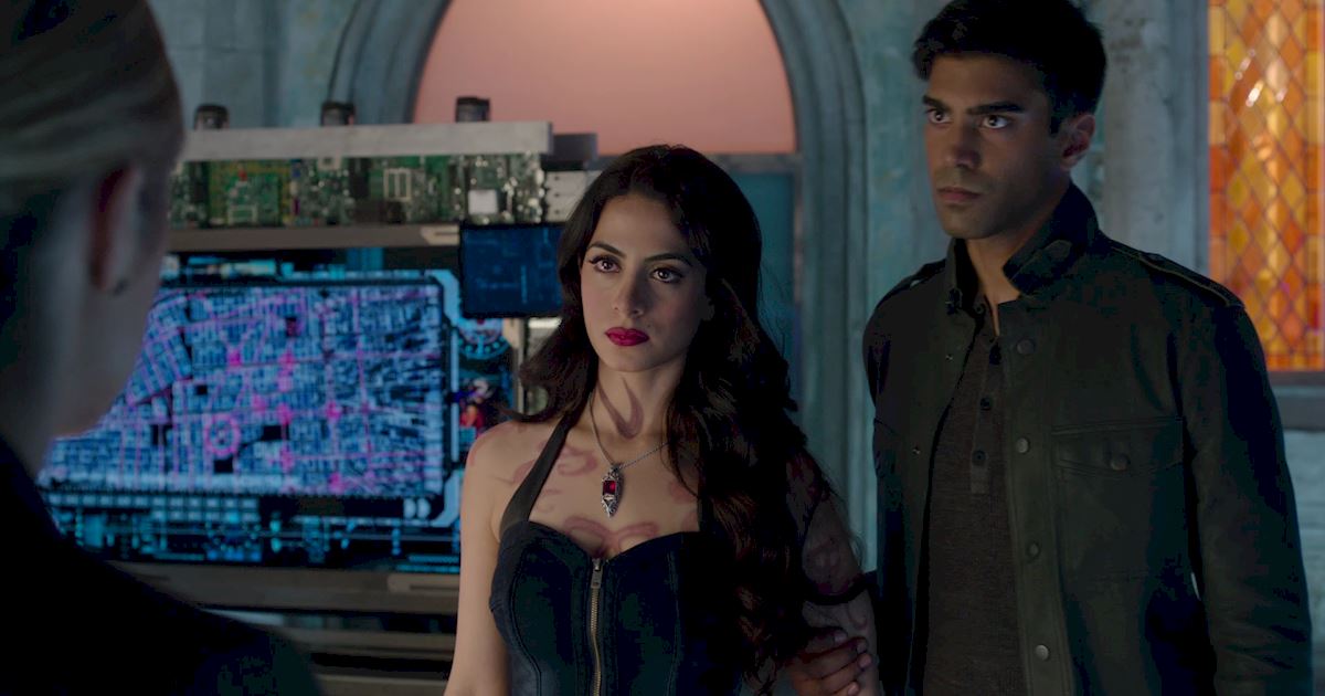 Shadowhunters - 60 Times Izzy And Alec Were Sibling Goals! - 1032