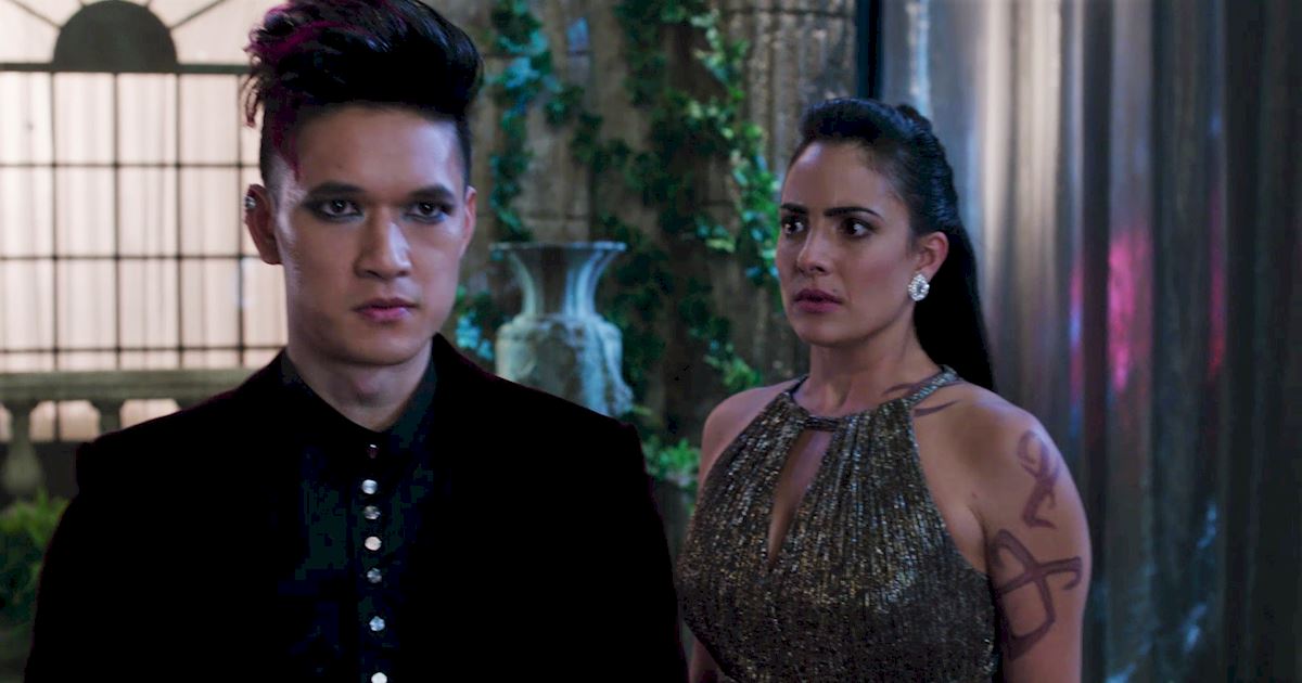 Shadowhunters - 16 Times People Weren’t Where They Were Supposed To Be In The Shadow World! - 1013