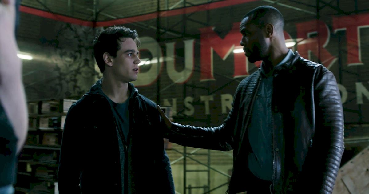 Shadowhunters - 15 Times Luke And Simon Had The Most Beautiful And Pure Bromance! - 1006