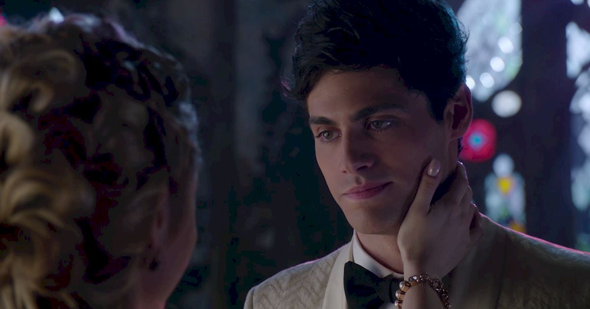 These 26 Photos Of Alec Lightwood Smiling Will Give You LIFE ...