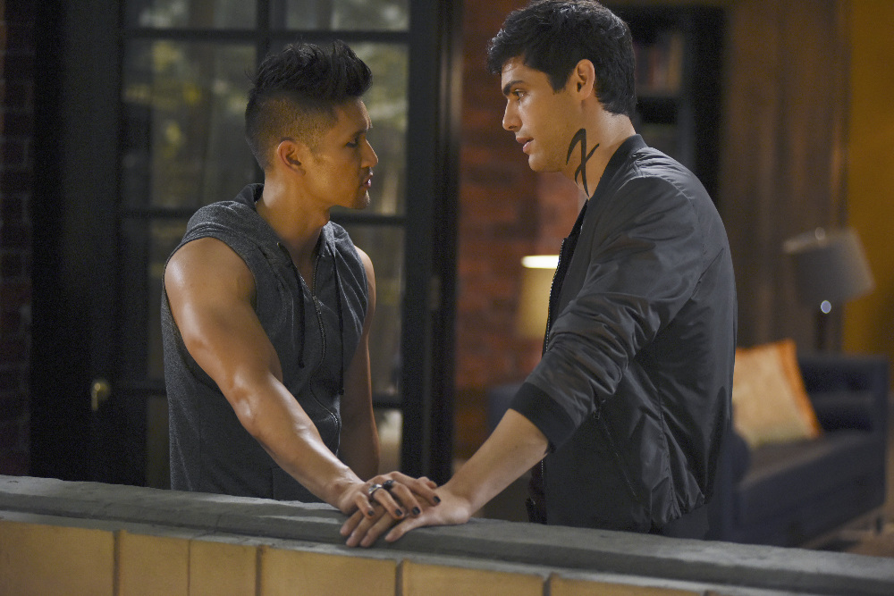 Shadowhunters - Official Photos Of Episode 201: This Guilty Blood! Check Out Shirtless Magnus! - 1008